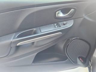 RENAULT Clio usata, con Autoradio digitale