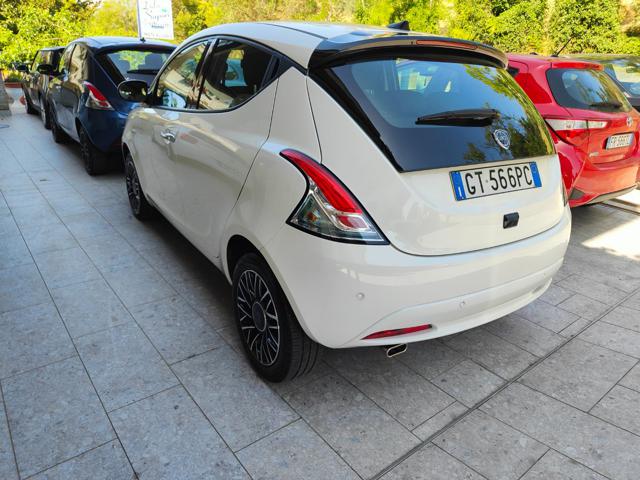 LANCIA Ypsilon usata, con Autoradio