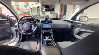 JAGUAR XE usata, con Sensori di parcheggio posteriori