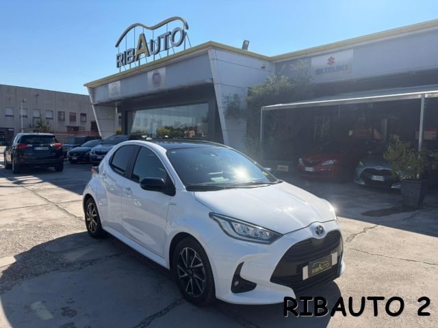 TOYOTA Yaris usata, con Fari LED