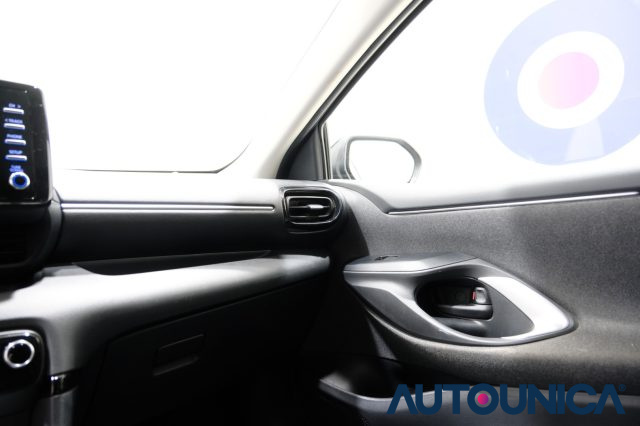 TOYOTA Yaris usata, con Airbag testa