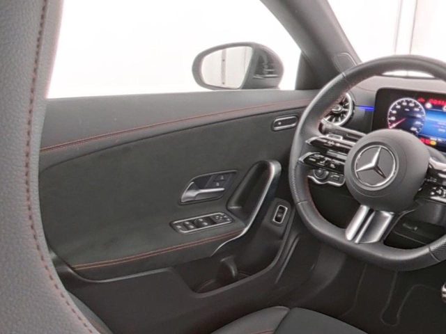 MERCEDES-BENZ CLA 180 usata, con Controllo automatico clima