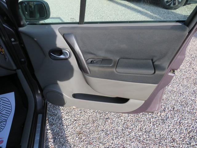 RENAULT Scenic usata 23