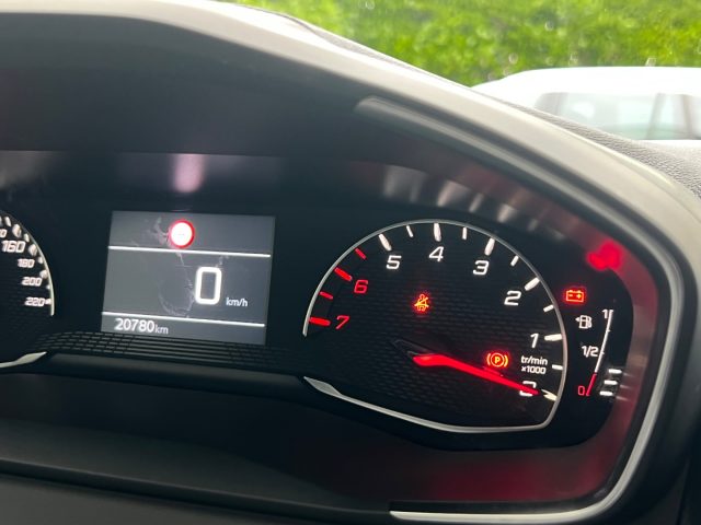 PEUGEOT 208 usata, con USB