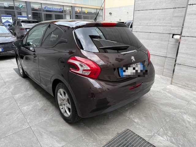 PEUGEOT 208 usata, con Boardcomputer