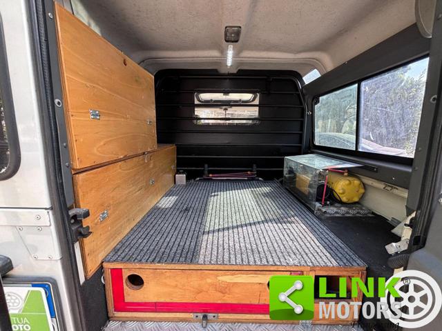 LAND ROVER Defender usata 27