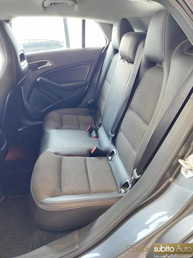 MERCEDES-BENZ CLA 180 usata, con Sedile posteriore sdoppiato