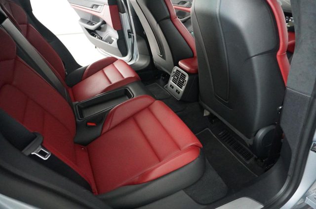 PORSCHE Taycan usata, con Controllo automatico clima