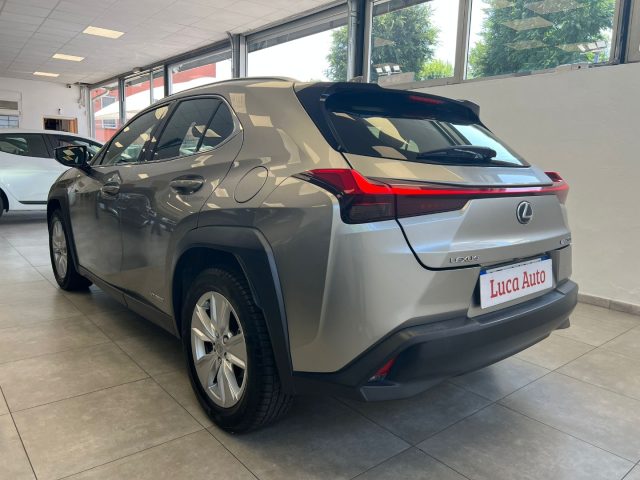 LEXUS UX 250h usata, con Autoradio