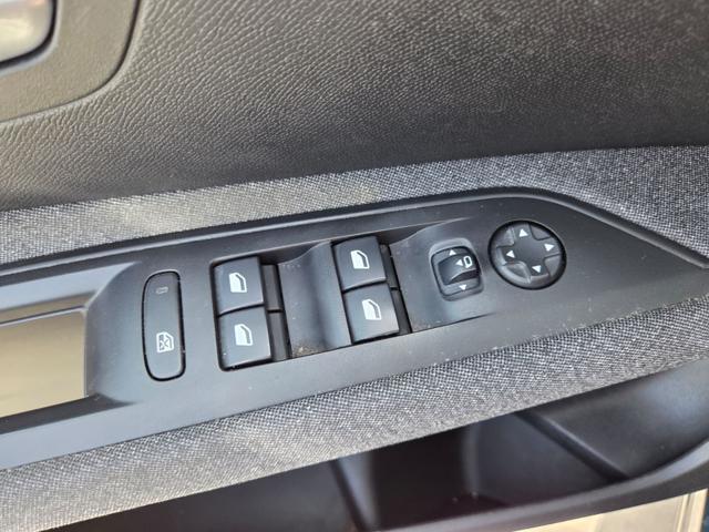 PEUGEOT 3008 usata 23