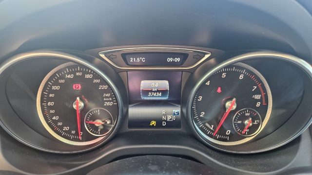 MERCEDES-BENZ GLA 200 usata, con Autoradio digitale