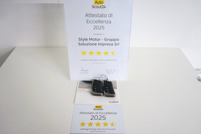 LEXUS UX 250h usata, con Fari LED