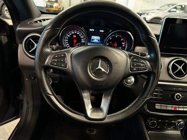 MERCEDES-BENZ CLA 200 usata, con Boardcomputer