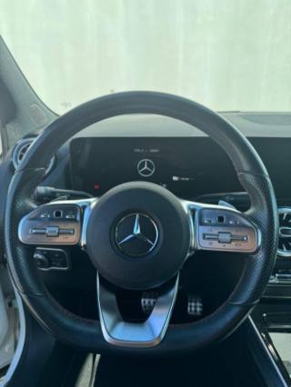 MERCEDES-BENZ GLA 250 usata, con Fari LED