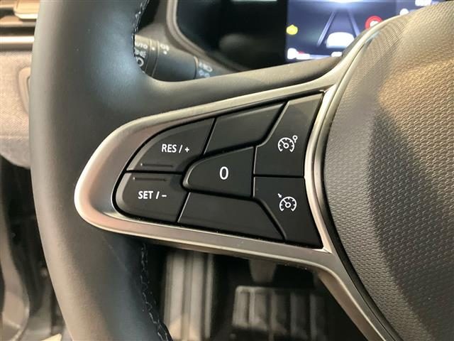 RENAULT Clio usata, con Sensori di parcheggio posteriori