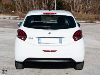 PEUGEOT 208 usata, con Autoradio