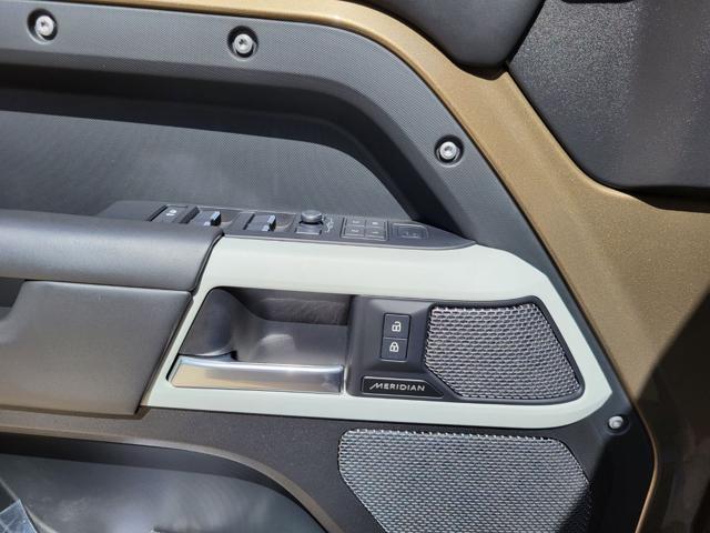 LAND ROVER Defender usata, con Park Distance Control
