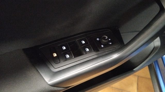 VOLKSWAGEN T-Roc usata, con Autoradio digitale