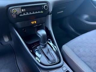 TOYOTA Yaris usata, con Fari LED