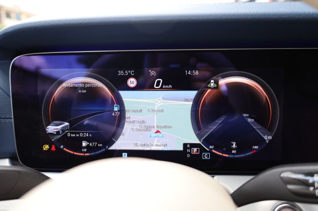 MERCEDES-BENZ E 220 usata, con Fari direzionali
