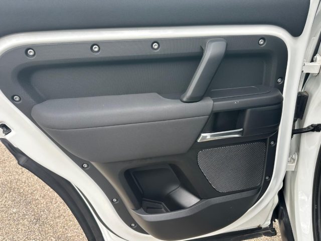 LAND ROVER Defender usata, con Touch screen