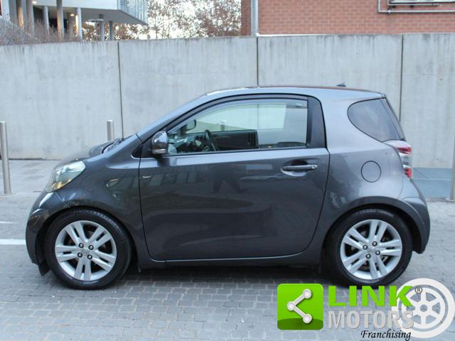 TOYOTA iQ usata, con USB
