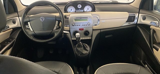 LANCIA Ypsilon usata, con Volante in pelle