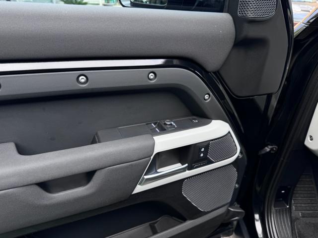 LAND ROVER Defender usata, con Autoradio