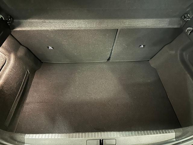 PEUGEOT 208 usata, con USB