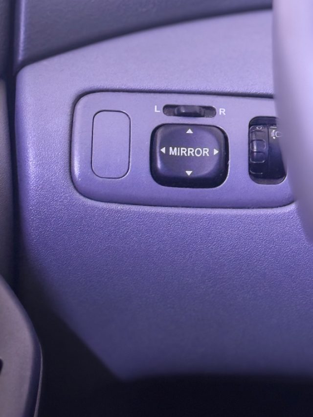 TOYOTA Yaris usata 16