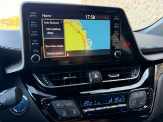TOYOTA C-HR usata, con USB