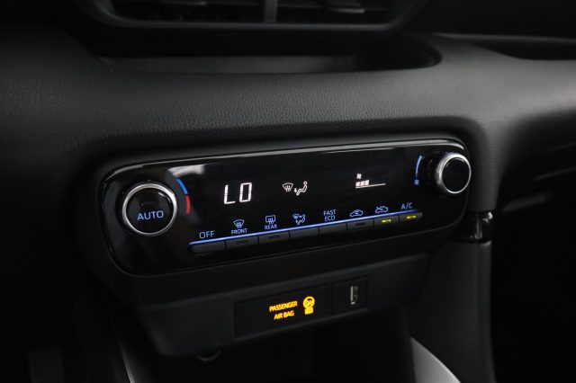 TOYOTA Yaris usata 8