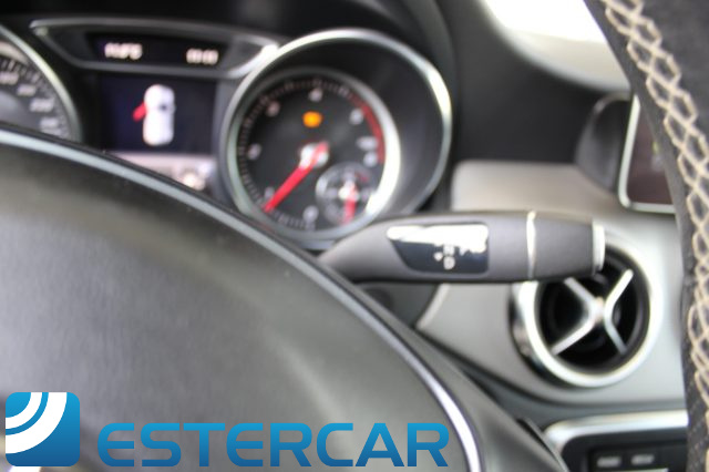 MERCEDES-BENZ GLA 180 usata, con Tettuccio apribile