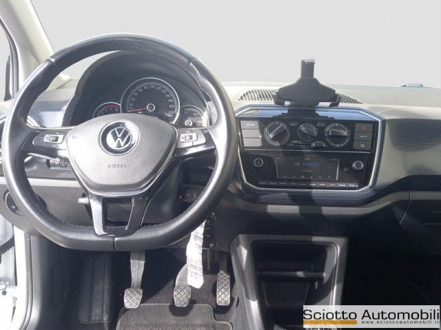 VOLKSWAGEN up! usata, con Autoradio digitale