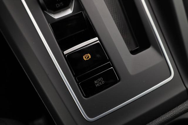VOLKSWAGEN Golf Variant usata, con USB
