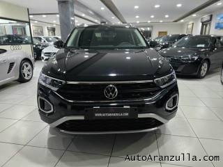 VOLKSWAGEN T-Roc usata, con USB