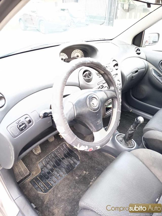 TOYOTA Yaris usata 16