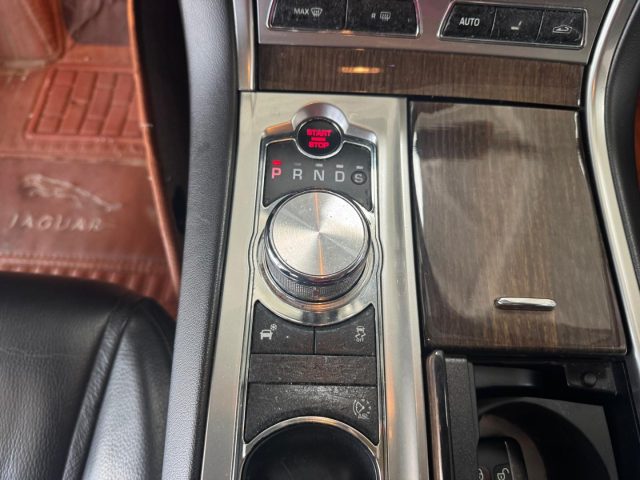 JAGUAR XF usata, con Fari Xenon