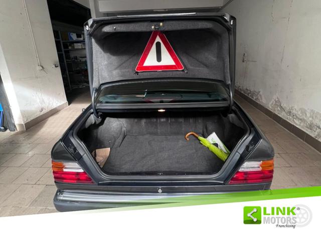 MERCEDES-BENZ E 200 usata 24