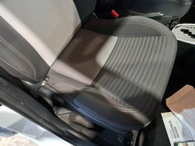 TOYOTA Yaris usata, con Autoradio digitale