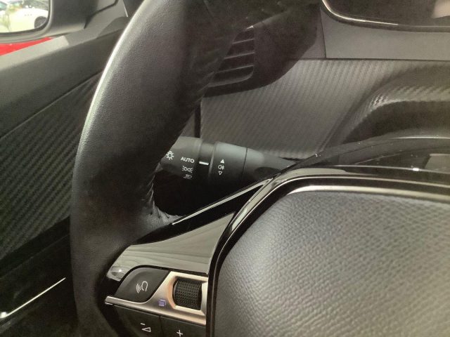 PEUGEOT 2008 usata, con Sensori di parcheggio posteriori