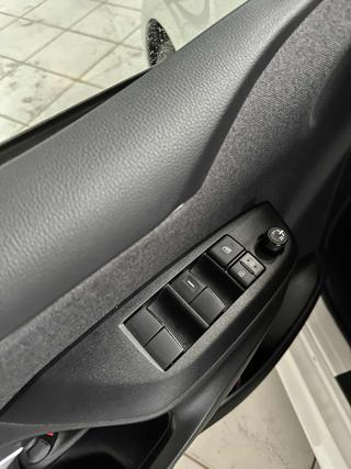 TOYOTA Yaris usata, con Alzacristalli elettrici