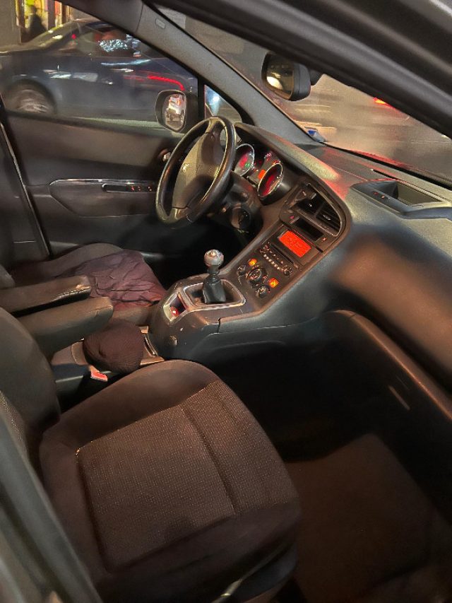 PEUGEOT 5008 usata, con Airbag laterali