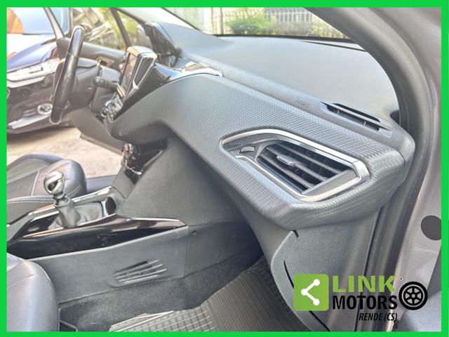 PEUGEOT 2008 usata, con Sensori di parcheggio anteriori