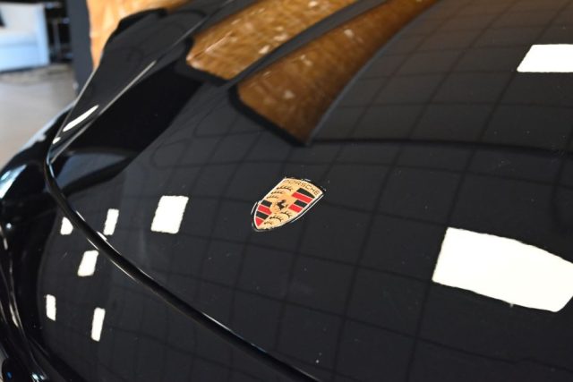 PORSCHE Taycan usata 12