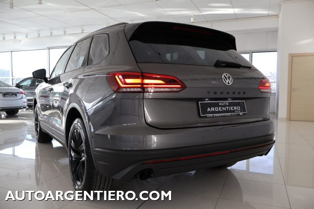 VOLKSWAGEN Touareg usata, con Sensore di luce