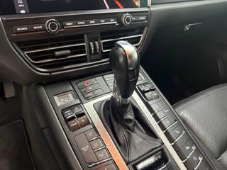 PORSCHE Macan usata, con Park Distance Control