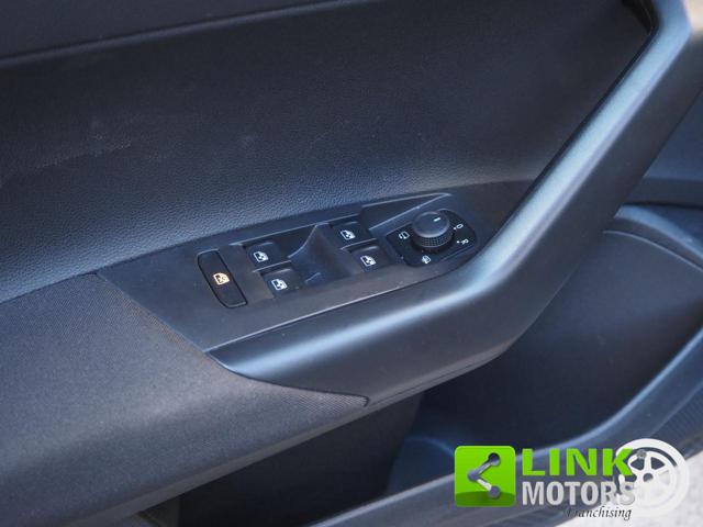 VOLKSWAGEN Taigo usata 50