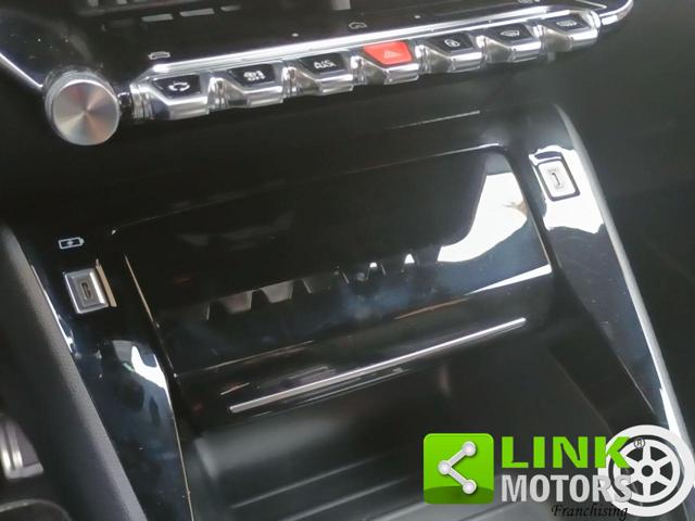 PEUGEOT 2008 usata, con Isofix