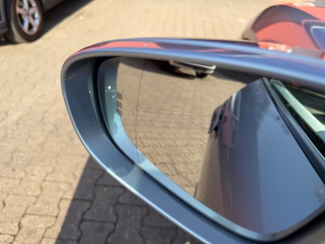 PORSCHE Taycan usata, con Volante in pelle